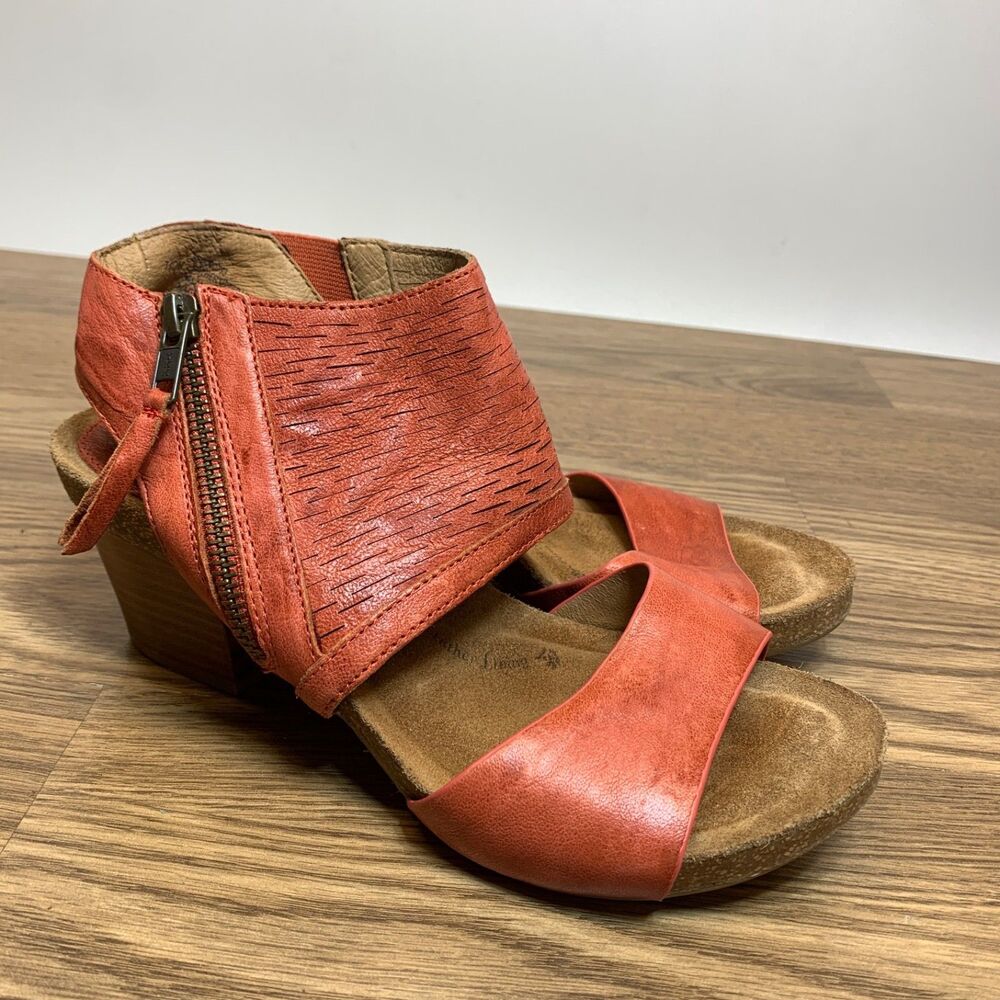 Sofft Milan 7.5 Orange‎ Perforated Leather Sandals Stacked Heel Ankle Cuff Zip